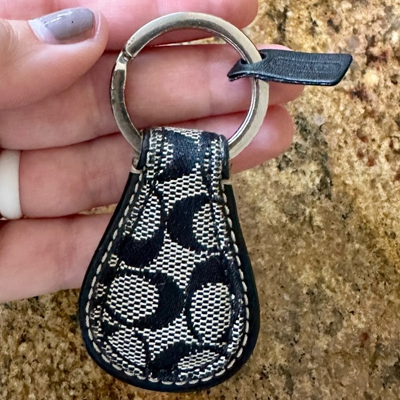 Coach vintage teardrop Black Signature Keychain - Picture 1 of 5